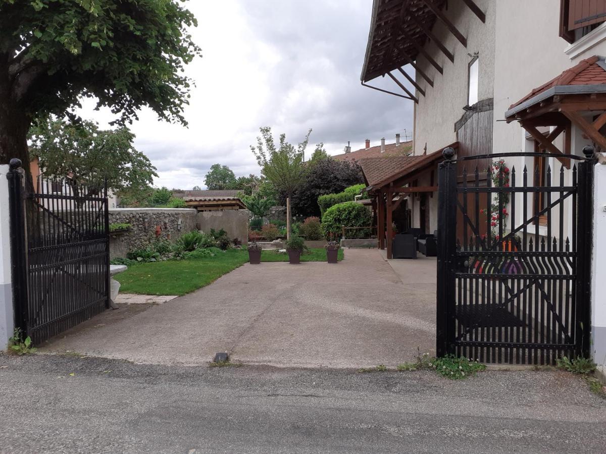 Les Copains D'Abord Villa Beaucroissant Екстериор снимка